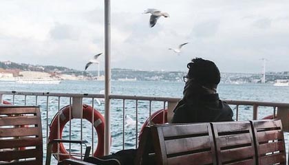 欧预赛比赛盛况空前，球场气氛火爆