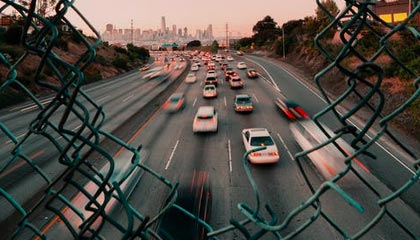 欧预赛比赛盛况空前，球场气氛火爆