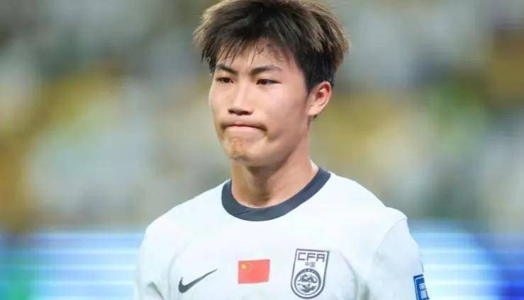 昔日支柱今成隐患24岁铁卫遭遇质疑成退步最快国脚