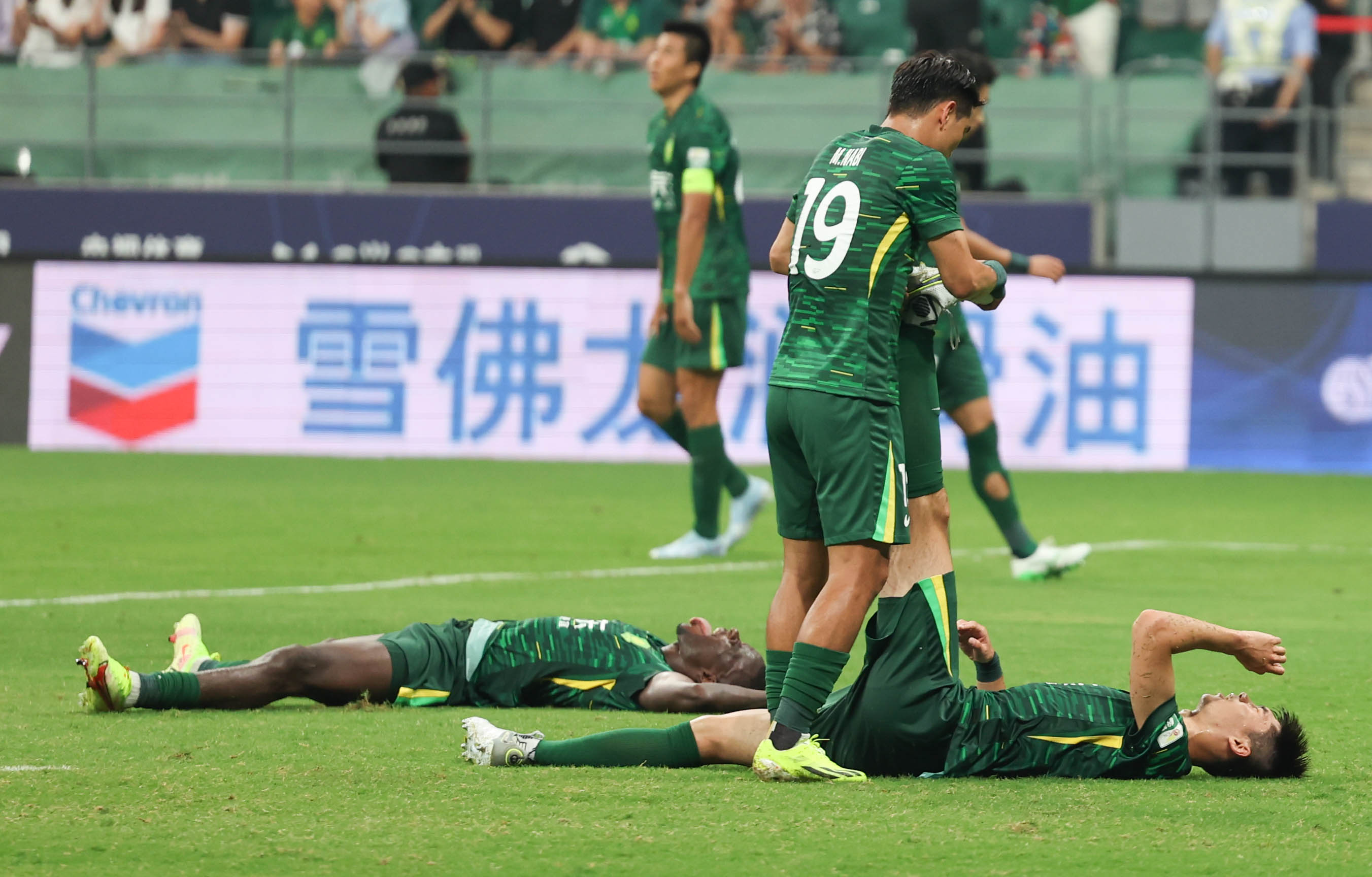 包含北京国安1:0青岛西海岸！登顶积分榜第一有望中超夺冠的词条