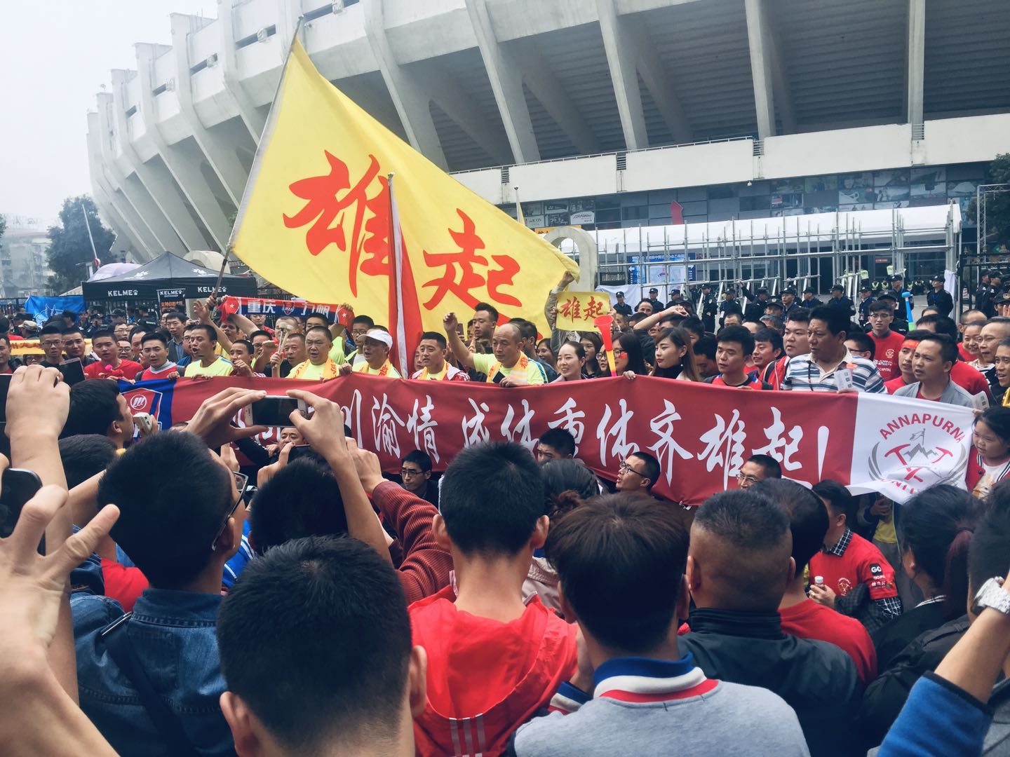尼姆展现团队力量，取得关键胜利