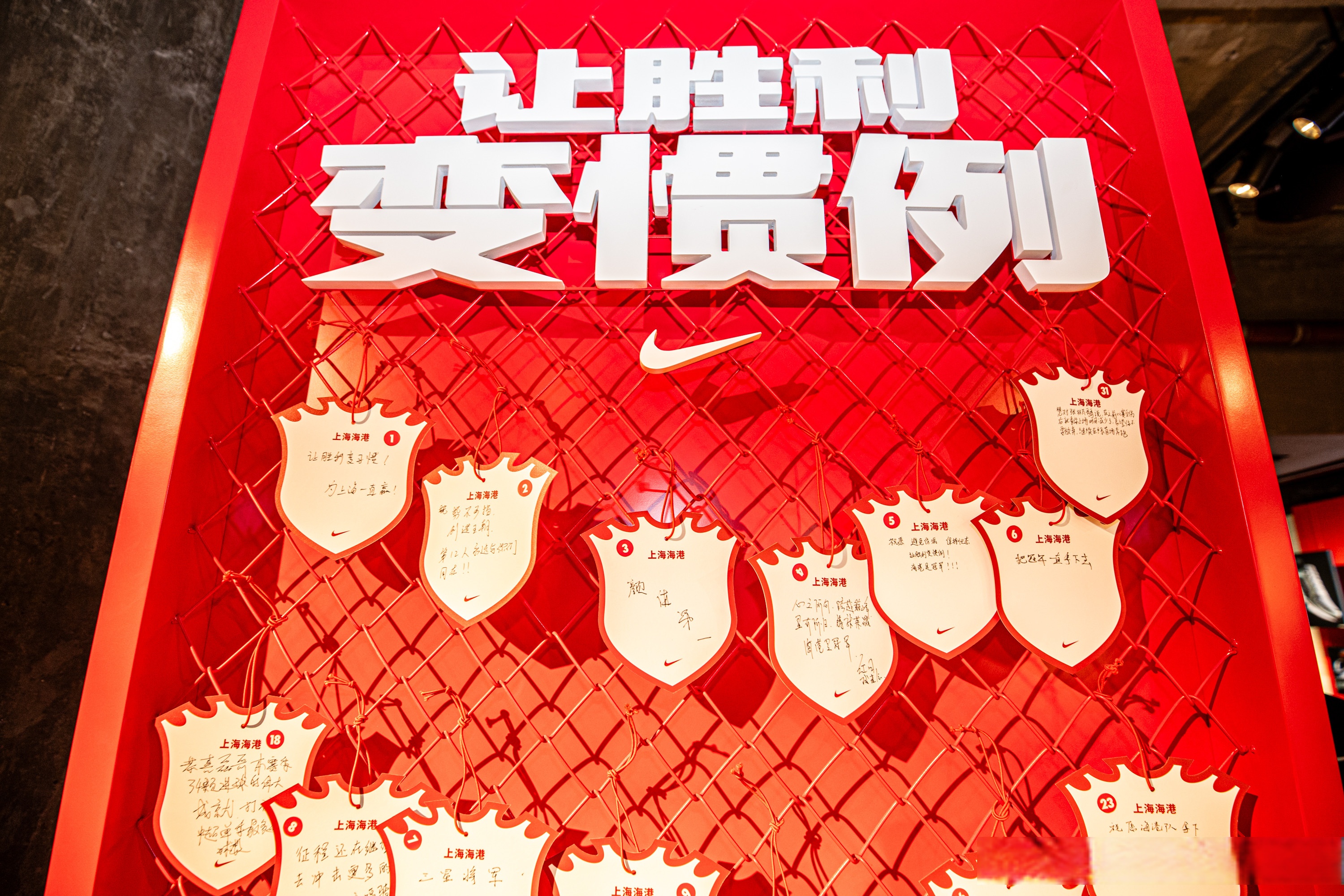 强队在比赛中持续领跑，最终夺得胜利